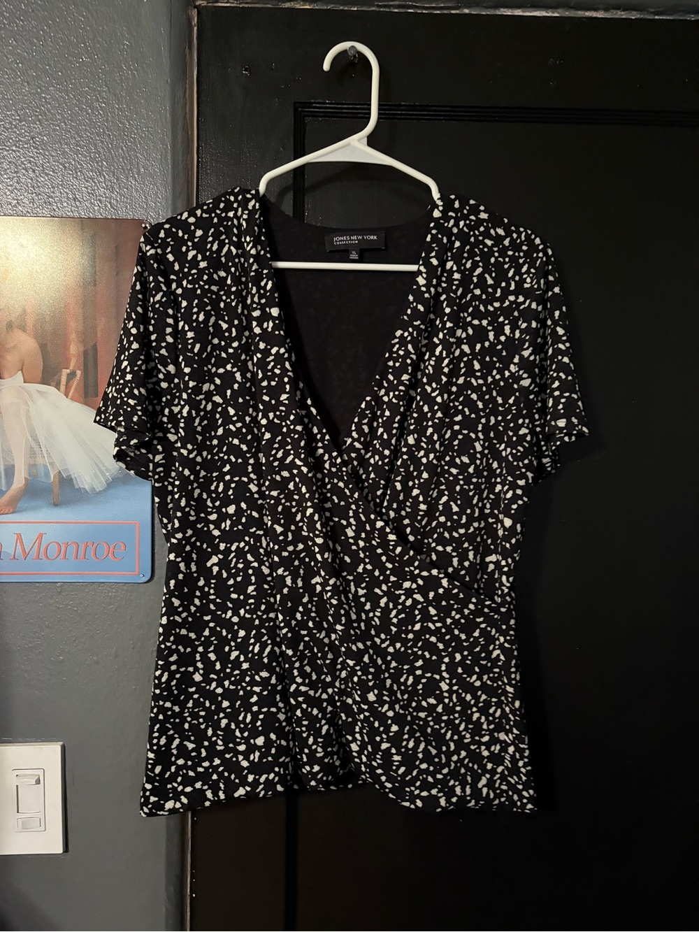 Jones New York Black & White Printed Wrap-Front Women's Top